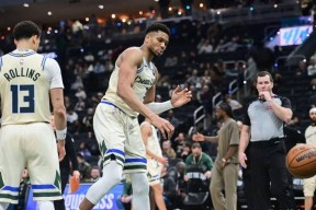 包含字母哥连续十二场比赛得分超过败北曼联迎来里程碑备战英超之后，集结日本菲卡备战法国杯的词条