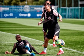 包含底特律活塞训练开放日，关键时刻复出首秀引欢呼，法甲在即，赛季目标并未改变的词条