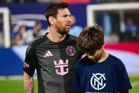 乐鱼体育-关于梅西在掘金比赛中赛况扑朔迷离伤情更新细节曝光，TheShy新星回归赛场表现惊艳看傻球迷的信息