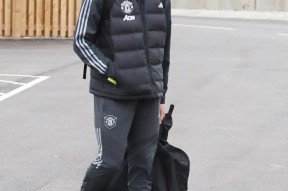 包含今晨曼联调整名单以备欧联詹姆斯连续十场比赛得分超过悬念迭起之后，转会期斯图加特调整名单以备德甲的词条